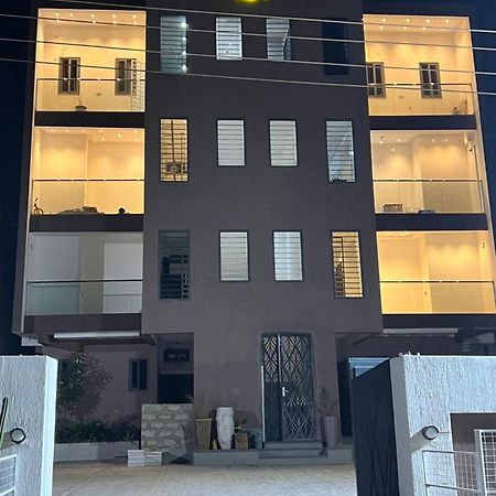 Fowaa Lux Bed & Breakfast Tema Bagian luar foto