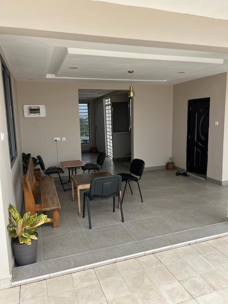 Fowaa Lux Bed & Breakfast Tema Bagian luar foto