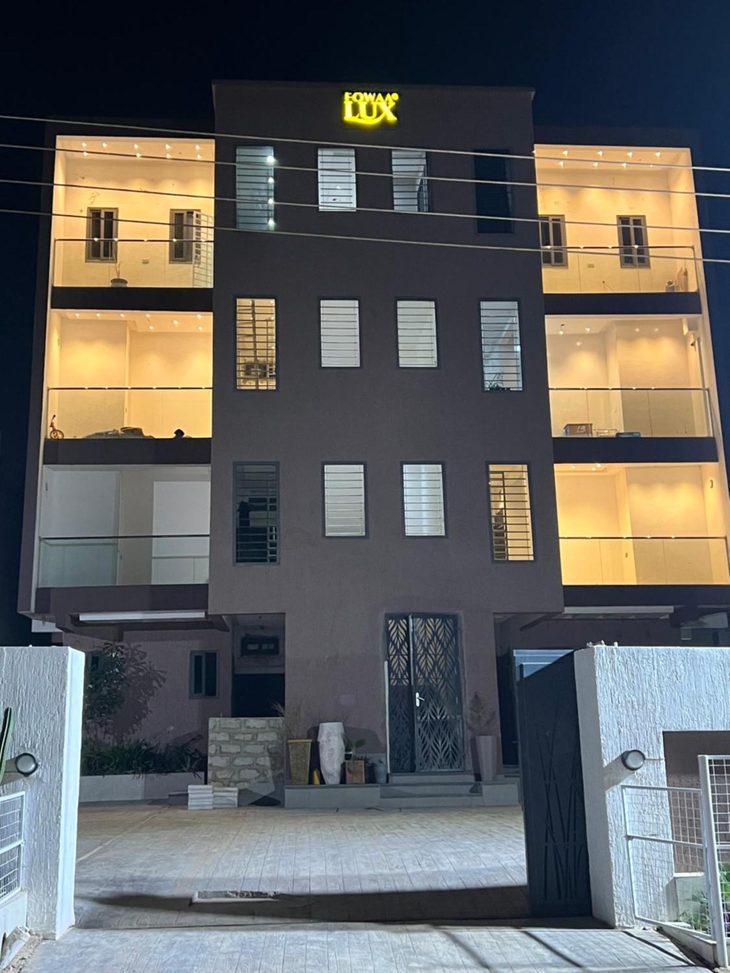 Fowaa Lux Bed & Breakfast Tema Bagian luar foto